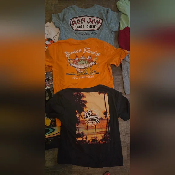 LOT of 12 Boys Graphic Tees- Vineyard Vines, GAP, Old Navy, Hurley TOMMY, Ron J - Picture 9 of 9